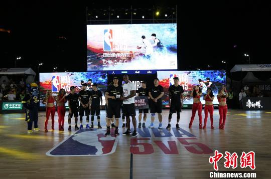 阿朗佐?莫宁“空降”广州 盛世杰青夺NBA 5v5广州站冠军