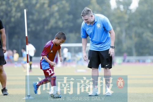 河南探索足球人才培养新模式：外教执教的“少林足球”