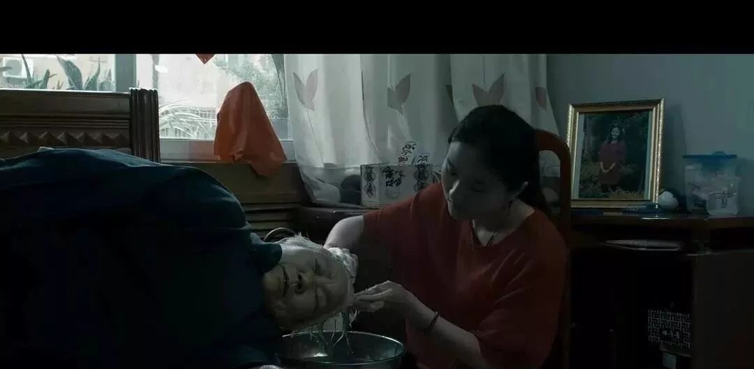 孩子在街头卖结局,算是这几个女儿中最a孩子的.傻妻电视剧大煎饼剧情介绍图片