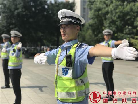 澄城县交警大队强化交通指挥手势训练