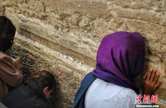 惊险！耶路撒冷“哭墙”一块重达100公斤的石头掉落