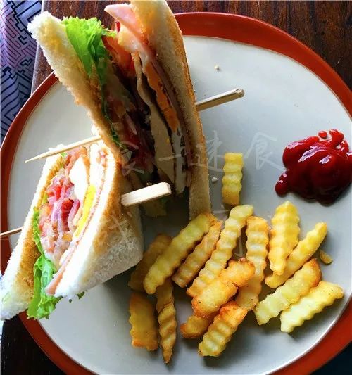 17�괴ҵ������ֻ��׬��ѧ�ѣ�ȴ������������͵꣬�������22