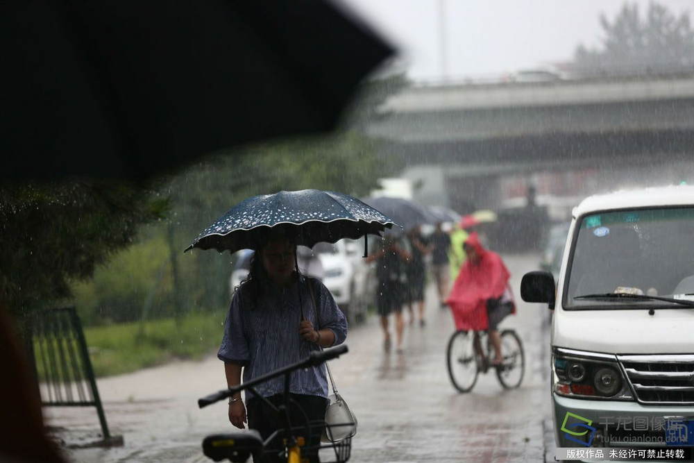 北京图见|北京升级发布暴雨黄色预警信号，出行请小心