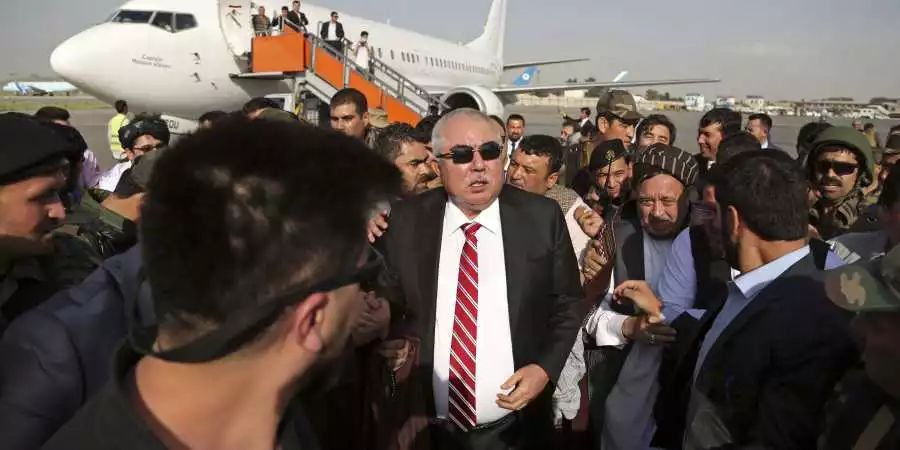阿富汗流亡副总统归国，躲过机场爆炸还有性侵指控