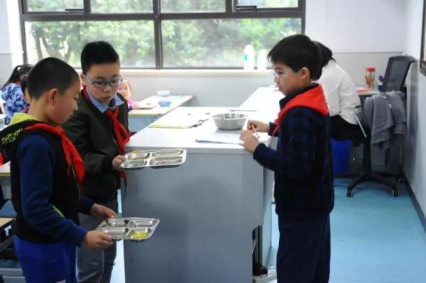 上海中小学将全面推“食育”：倡导“光盘”，餐前讲典故