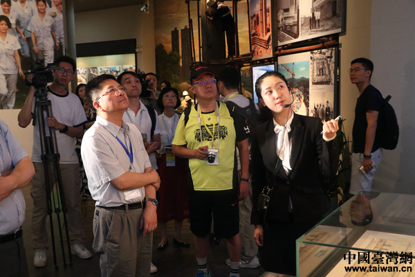 两岸记者走进深圳博物馆 感受经济特区的改革巨变