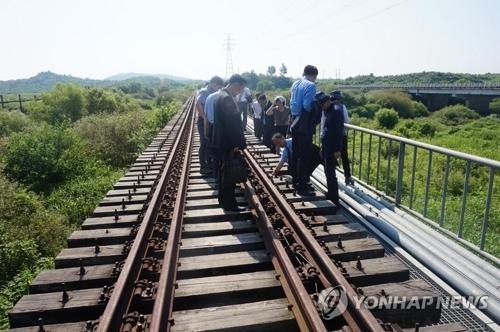 韩朝对京义线铁路考察 考察团称对接区段状态良好
