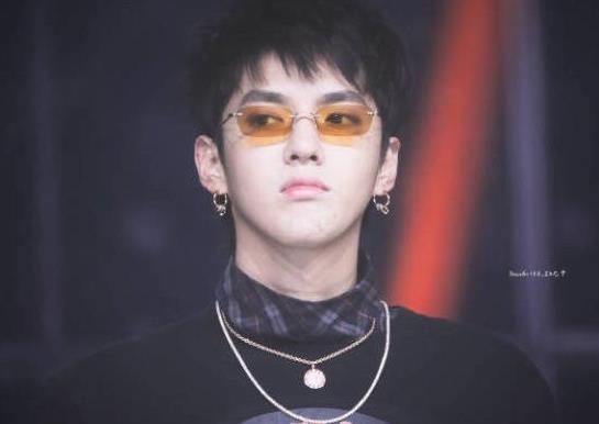 吴亦凡粉丝虎扑,黑吴亦凡的skr,越黑越强大图片