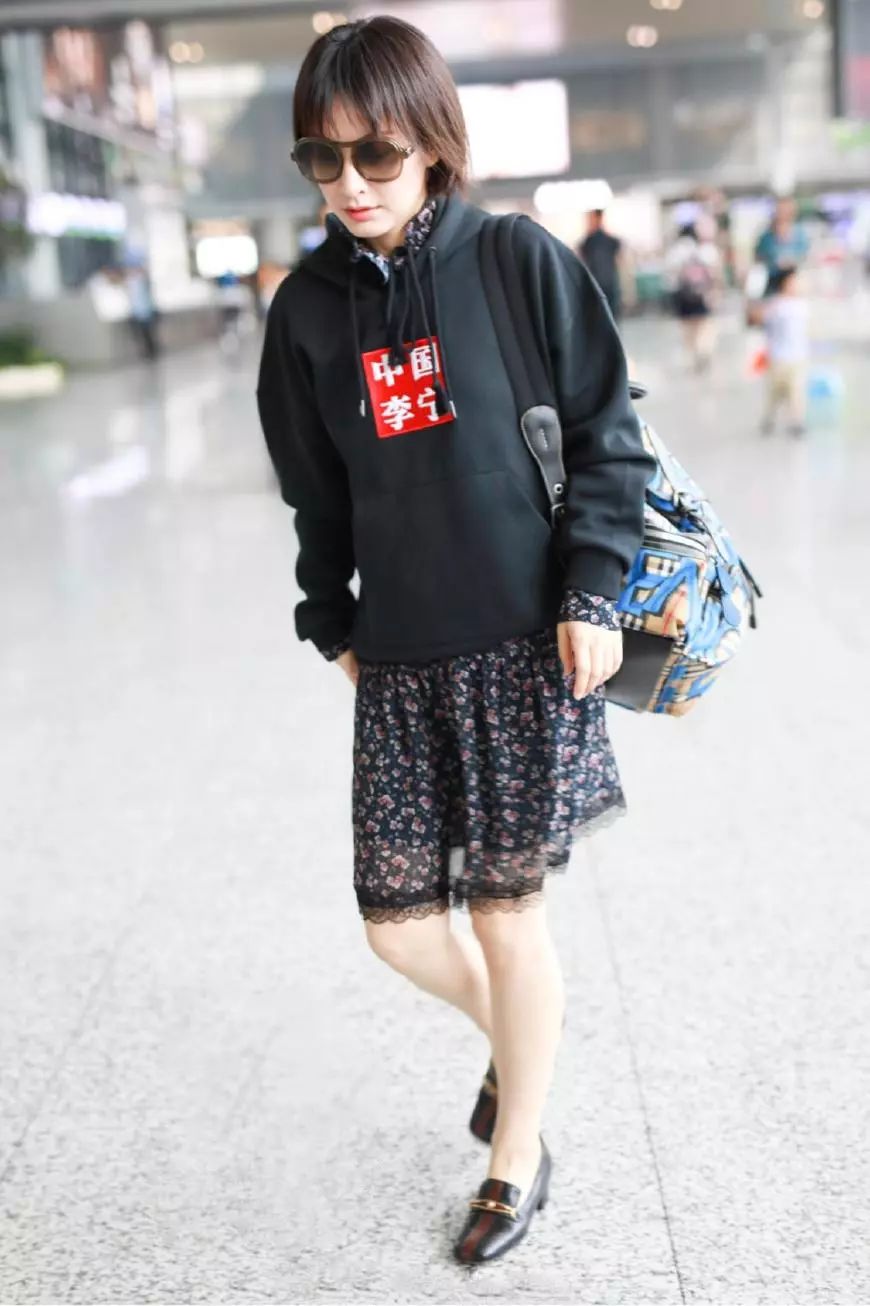 吴昕卫衣搭配碎花裙变成五五分!她忽高忽低的