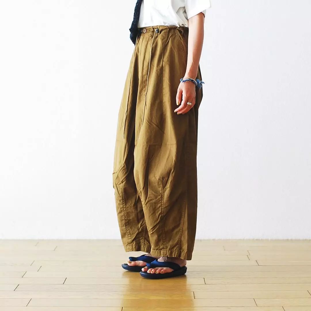 怎么搭丨现在裤子不宽不买,阔腿裤都嫌窄