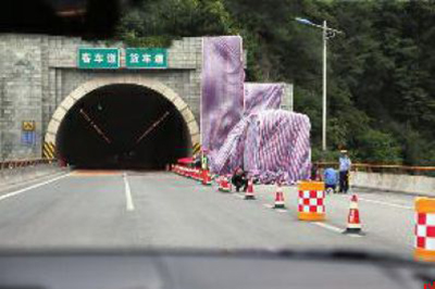 京昆高速致36死交通事故案过庭，14人被控重大责任事故罪
