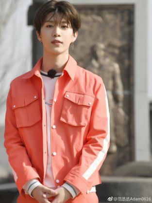 蔡徐坤赵丽颖要合作?某小花炒作自己被潜规则