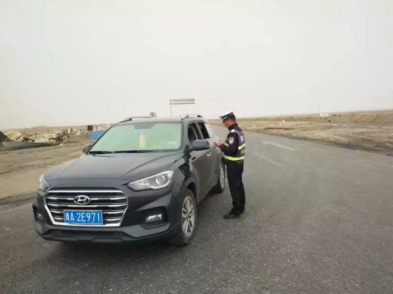 大柴旦行委公安局交警大队双举措开展扫黑除