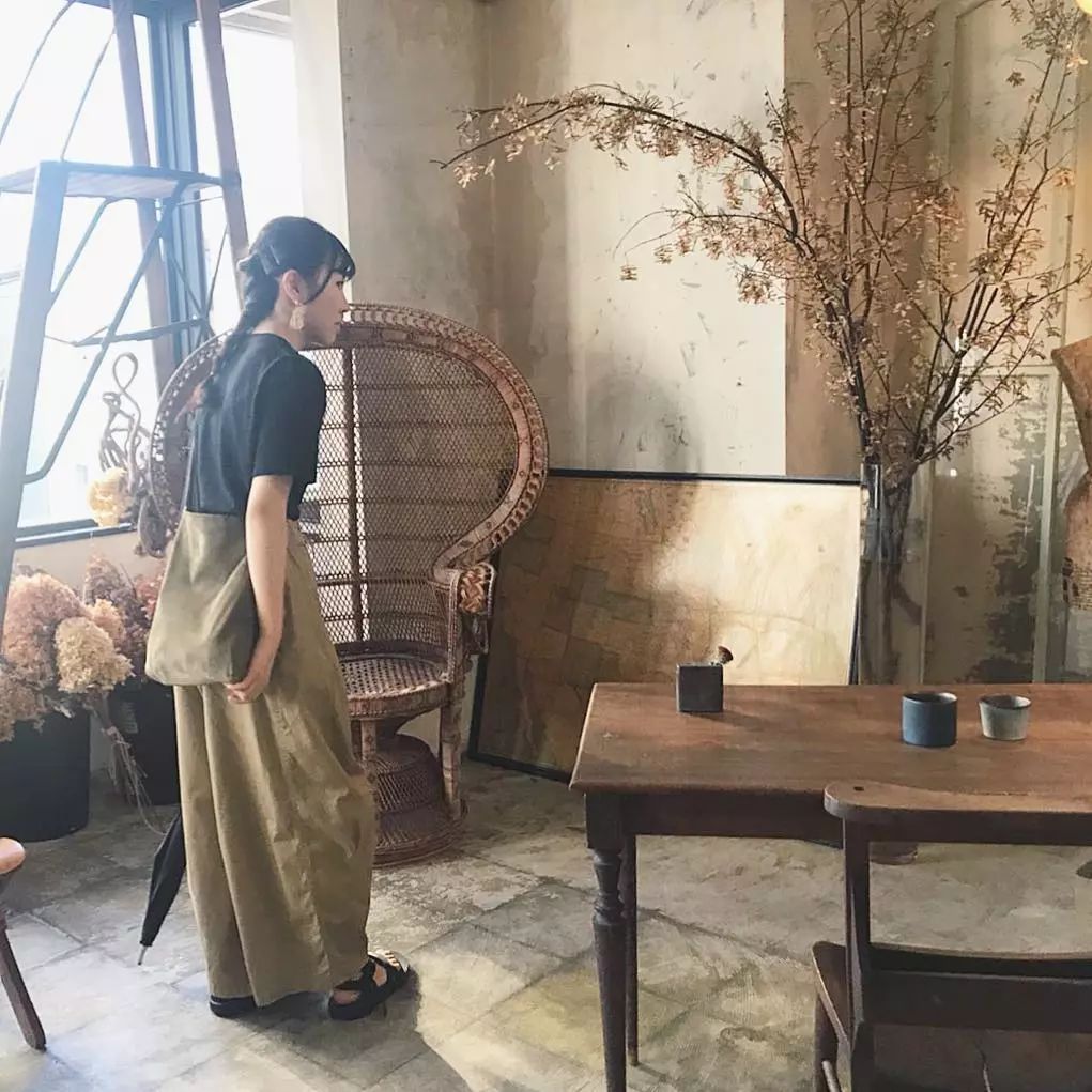 怎么搭丨现在裤子不宽不买,阔腿裤都嫌窄