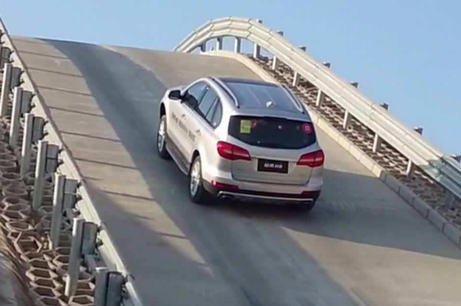 自动挡陡坡起步挂什么挡好？还在一D到底？老司机教你正确姿势