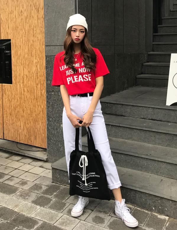 个性又吸睛的红色T恤，尽情释放青春活力