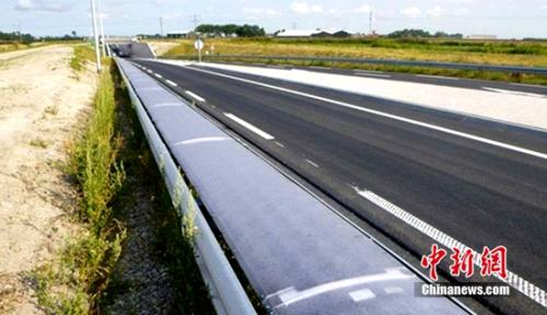 汉能薄膜柔性光伏组件登上荷兰公路防撞栏