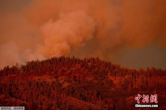 美加州山火蔓延：国家公园园区关闭 游客紧急撤离