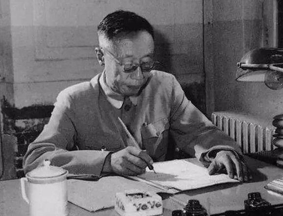 皇帝去上户口,说出住址吓坏工作人员,被问婚姻