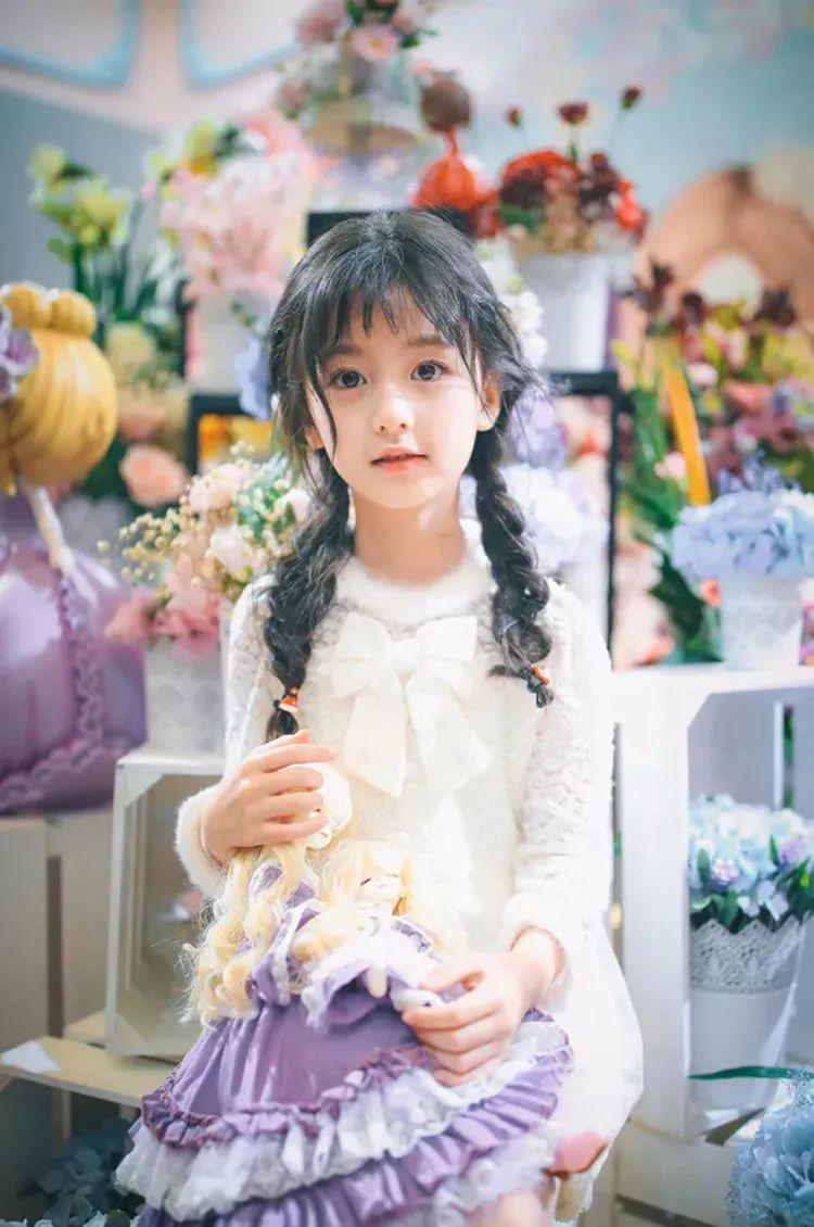 9岁的小赵丽颖裴佳欣,被她的甜美可爱征服了