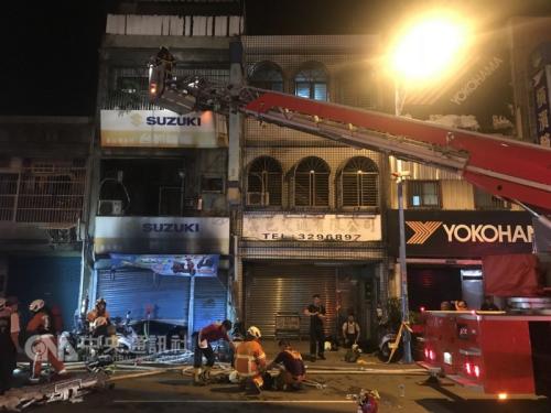 台湾桃园1栋楼房深夜起火 1人无生命迹象5人伤