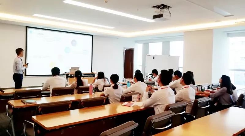 致2018届校招管培生：愿你在年轻的路上 步履不停__凤凰网
