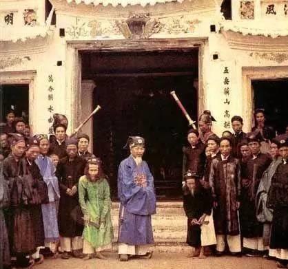 黑旗军用了三国演义里的计谋，侵越法军指挥官在河内郊外被打死
