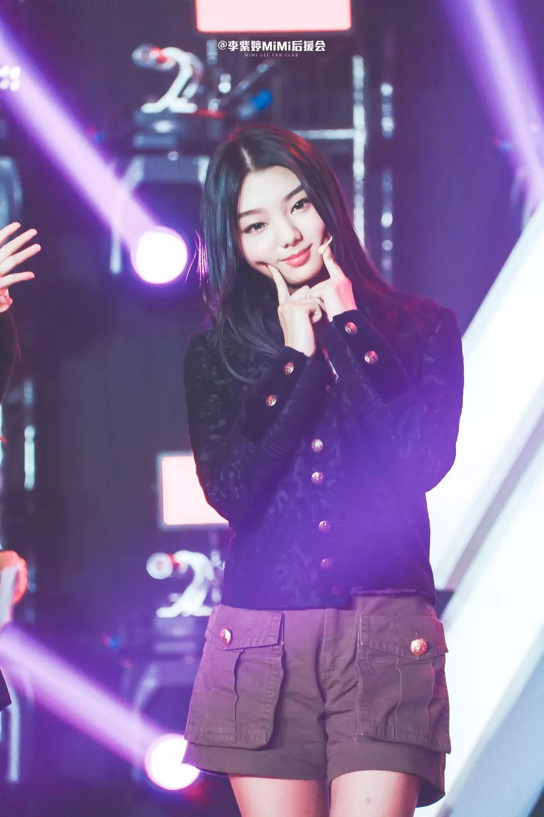 一周热搜榜|郑爽新恋情疑曝光?与男子上演吻头