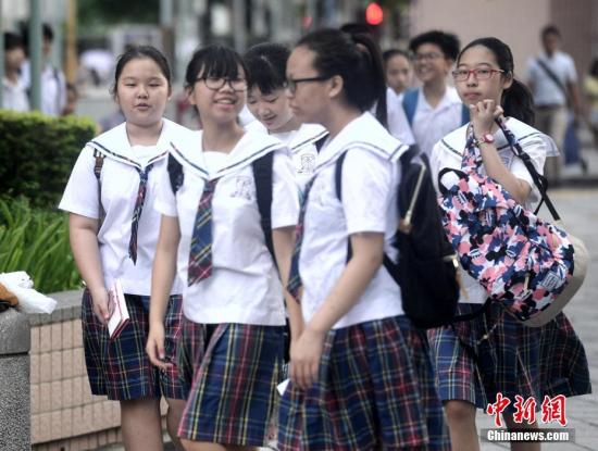 资料图：香港中学生。 <a target='_blank' href='http://www.chinanews.com/'>中新社</a>记者 谭达明 摄