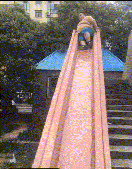 【搞笑gif】狗狗这样坚持的话,下面早晚会被咬穿的!