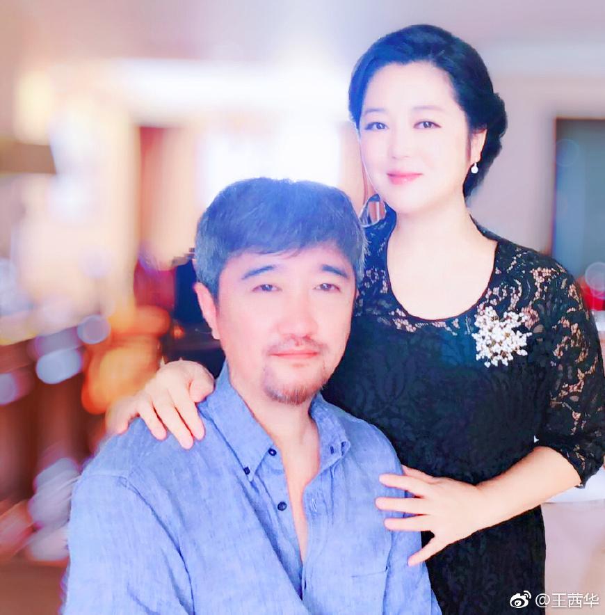48岁王茜华生活照 离婚后大胆追求爱情 自嘲老公太帅爱吃醋