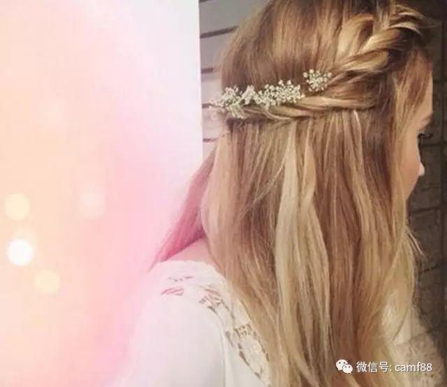这是扎发侧面的效果哦!你心动了吗? 帅气男士短发造型,颜色也很重要! 胡歌花轮头贵公子范儿发型,还是那么帅! 刘海编在马尾上,不能再美了! 【欢迎关注微信公众号魔发 mofa345更多发型等你来!!!】