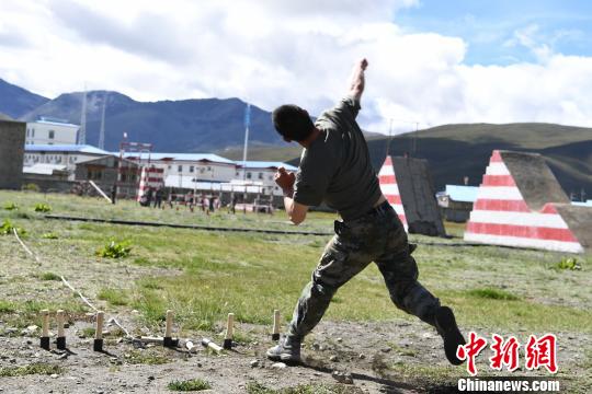 血性比拼 直击西藏军区边防某团军事体育运动会