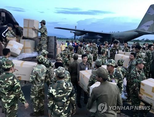 老挝水电站溃坝致数百人失踪 首批韩援助物资抵达