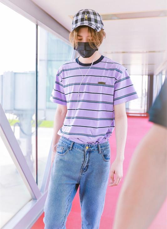 蔡徐坤现身,这样的搭配特别显老气,像个大叔了!