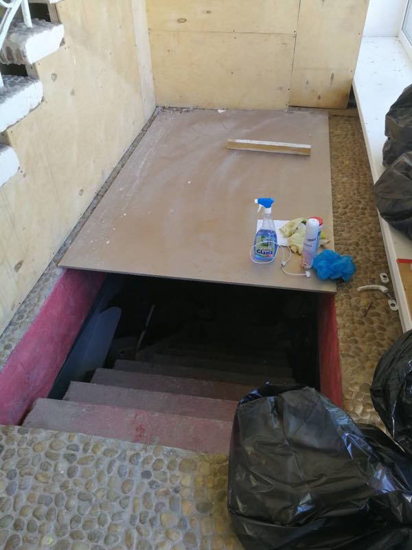 境外旅游订的酒店少房还住地下室,携程:赔偿房