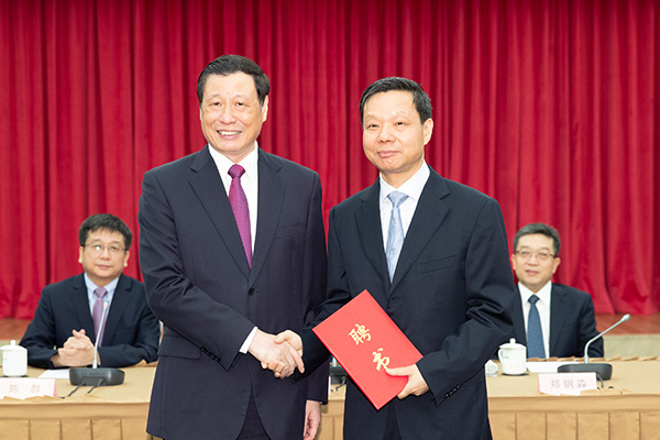 新一批上海市政府参事受聘，姜平为参事室主任