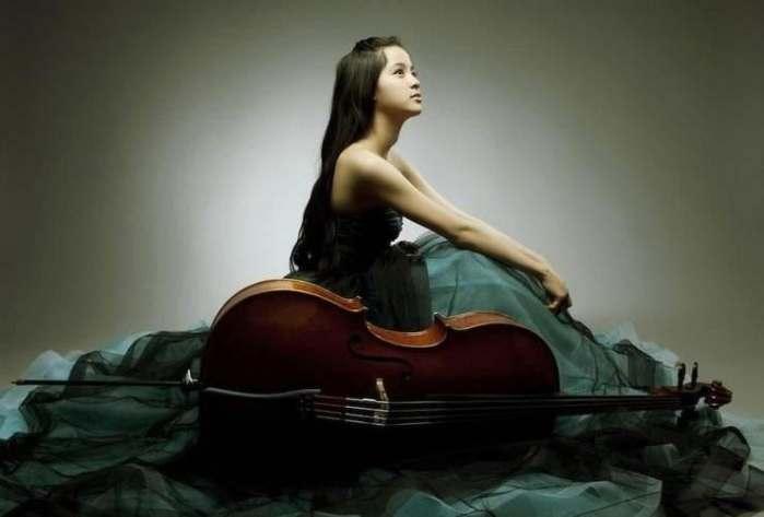 欧阳娜娜被邀大提琴表演, 网友感叹为什么不好好读书要去演戏呢!