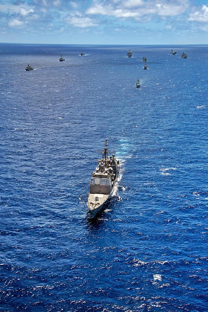 环太平洋联合军演 各国海军组成编队拍摄宣传