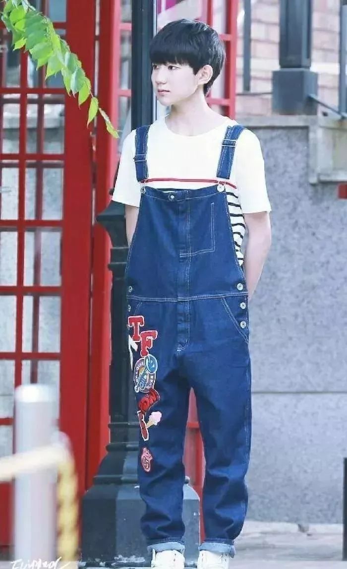 王源  