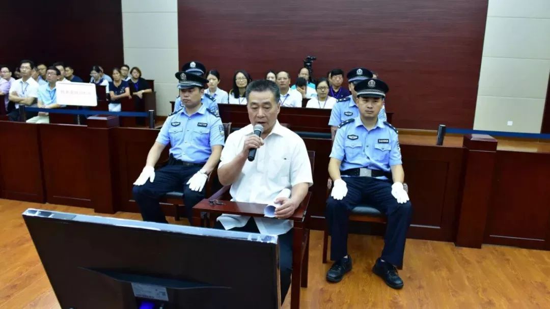铜陵市人大常委会原党组副书记崔玉奇被控受贿347万余元