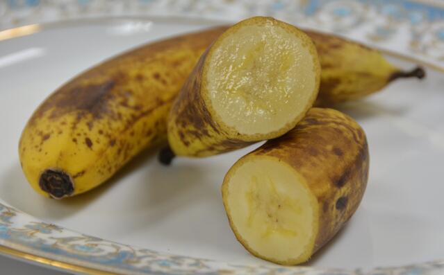 吃过香蕉皮吗？日本新品种香蕉连肉带皮一起吃