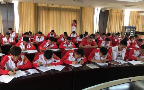 亚运国家拳击队进行现场考试。图片来源：国家体育总局网站