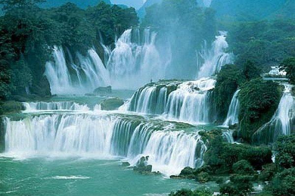 中越边境有个大瀑布,游客不用办护照,就可以去