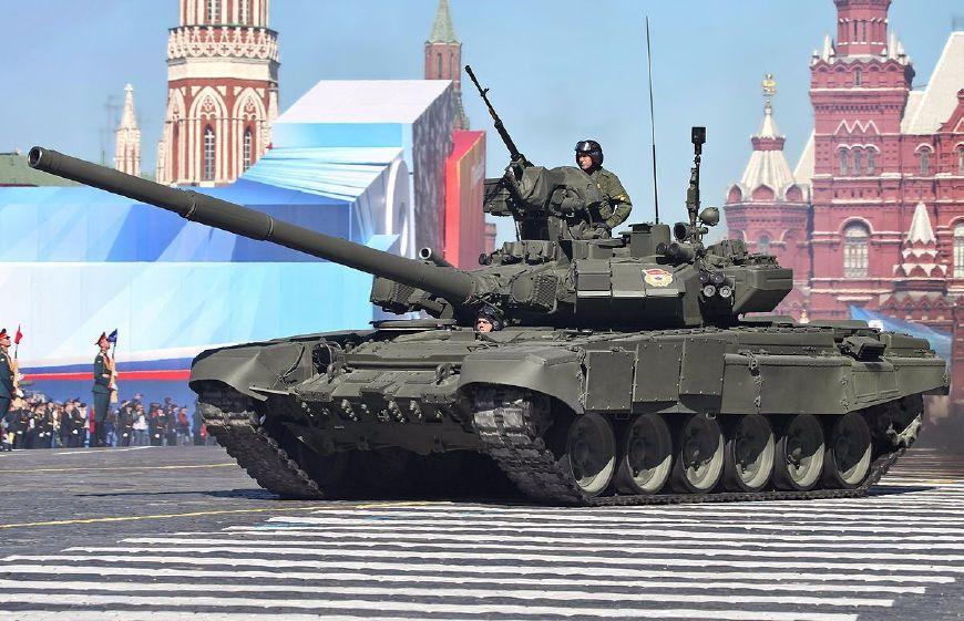 俄罗斯T-80坦克在战争中损失惨重，真的是设计有问题吗？