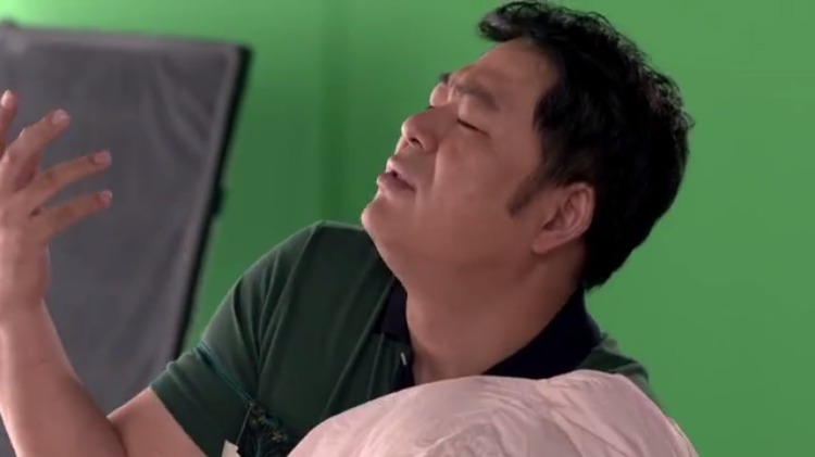 眼罩恶搞老板视频,眼罩恶搞老板视频大全