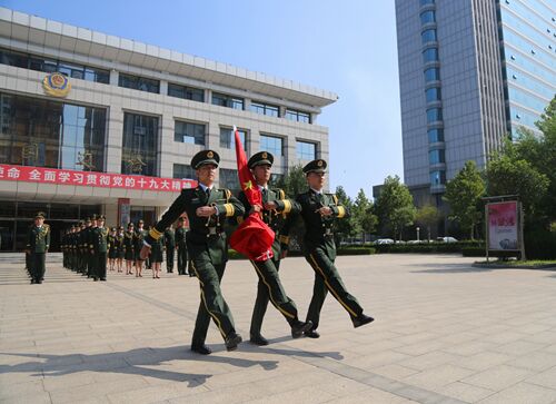 07式武警警官風衣_新的武警警官學院去年成立,福州指揮學院、廣州指揮學院并入