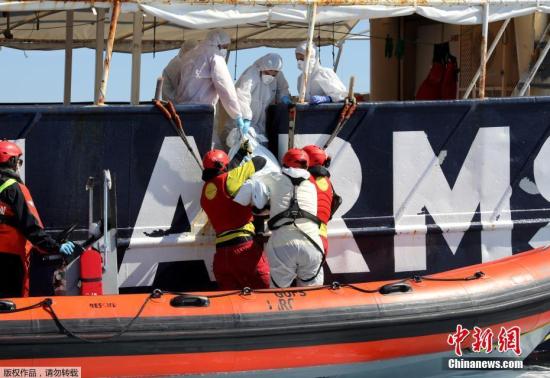 意大利商船将获救难民送还利比亚 欧盟重申难民政策