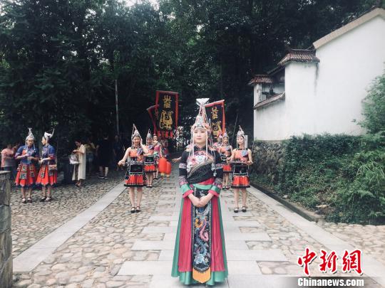 丽水市利山畲族村村民。 郭其钰 摄 丽水市利山畲族村村民。 郭其钰 摄