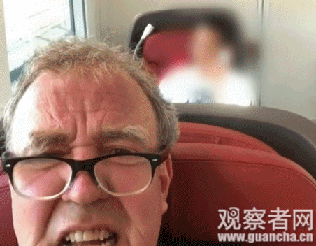 中国乘高铁遇男子大声狂打电话，英国著名主持人拍视频唇语高呼闭